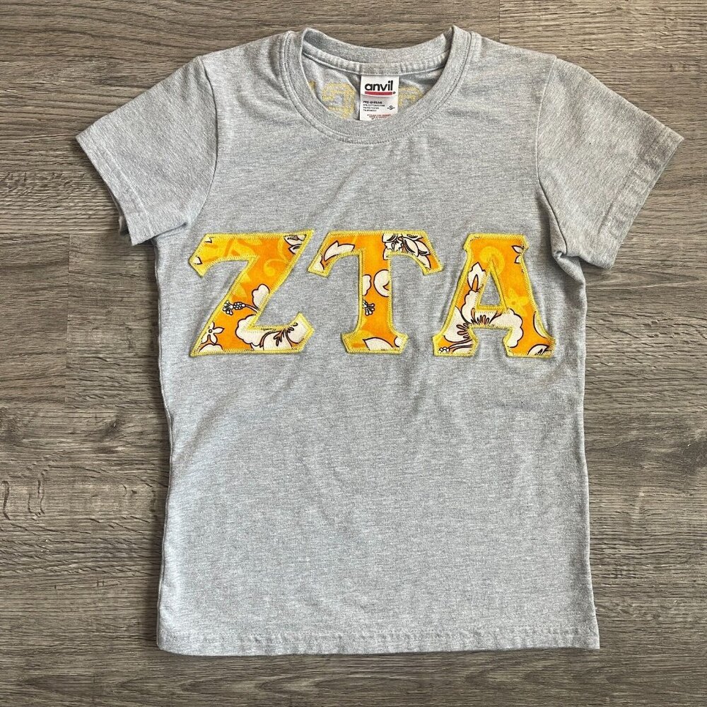 ZTA Zeta Tau Alpha Letters BIG SIS Gray Yellow Orange Hawaii Slim Baby Tee Sz Sm